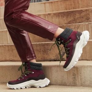 SOREL Women's Kinetic Breakthru Conquest Waterproof Boots Size 10.5